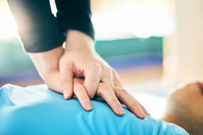 how does cpr differ in an unresponsive adult choking victim how does cpr differ in an unresponsive adult choking victim